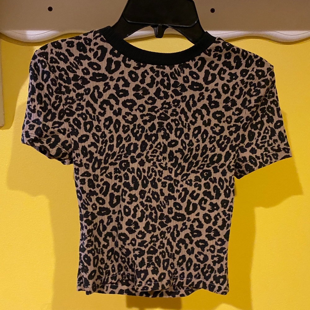 hand cropped leopard print tee
